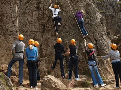 rockclimbingoutdoor2-min